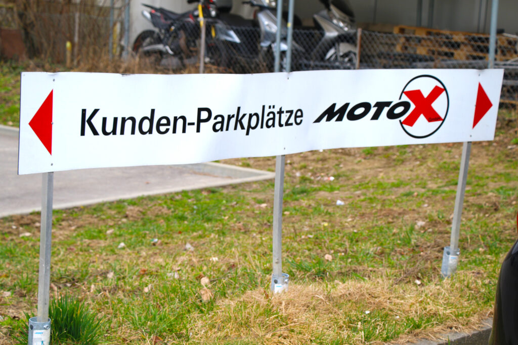 Moto X GmbH - Flamatt - Bern, Freiburg, Motorradhändler - Neuheiten, Umbauten, Reparaturen, Testfahrzeuge, Events, Suzuki, SYM, Zontes, SWM, Moto Guzzi, Peugeot, Veloservice, Abholservice - Werkstatt