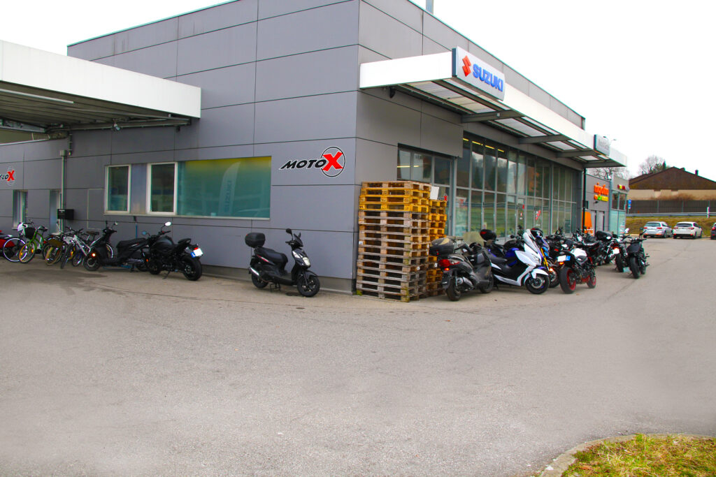 Moto X GmbH - Flamatt - Bern, Freiburg, Motorradhändler - Neuheiten, Umbauten, Reparaturen, Testfahrzeuge, Events, Suzuki, SYM, Zontes, SWM, Moto Guzzi, Peugeot, Veloservice, Abholservice - Werkstatt