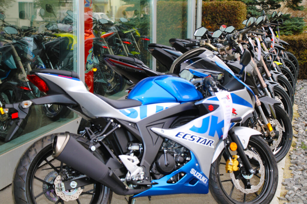 Moto X GmbH - Flamatt - Bern, Freiburg, Motorradhändler - Neuheiten, Umbauten, Reparaturen, Testfahrzeuge, Events, Suzuki, SYM, Zontes, SWM, Moto Guzzi, Peugeot, Veloservice, Abholservice - Werkstatt