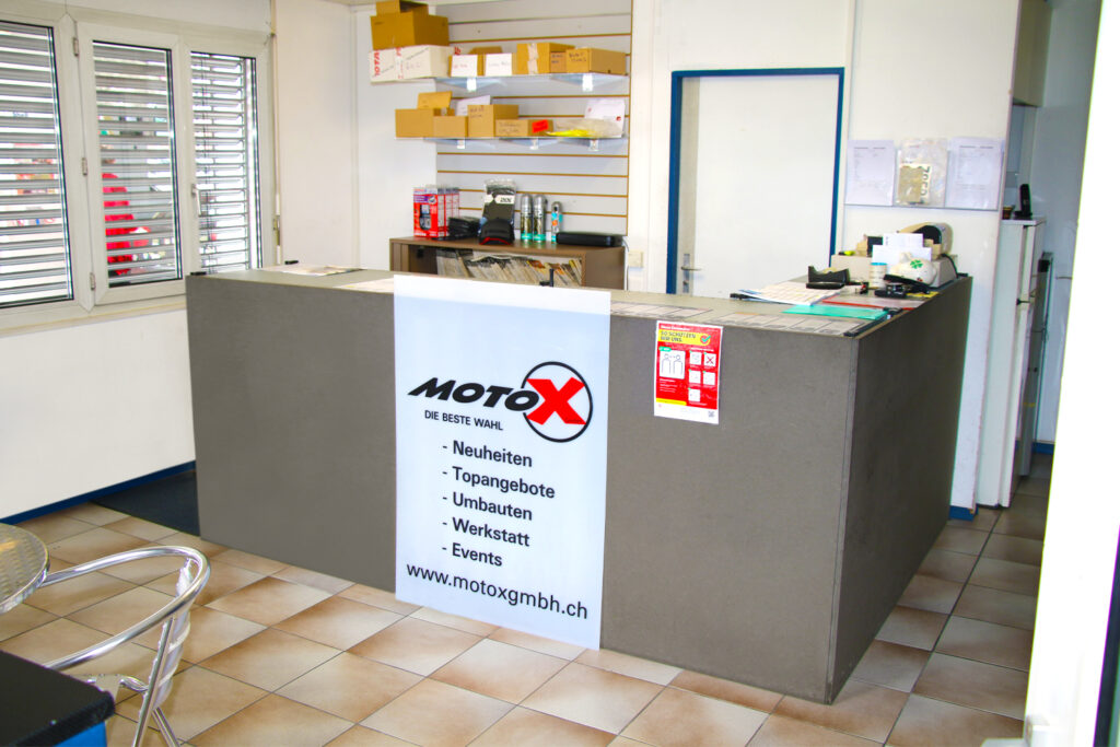 Moto X GmbH - Flamatt - Bern, Freiburg, Motorradhändler - Neuheiten, Umbauten, Reparaturen, Testfahrzeuge, Events, Suzuki, SYM, Zontes, SWM, Moto Guzzi, Peugeot, Veloservice, Abholservice - Werkstatt