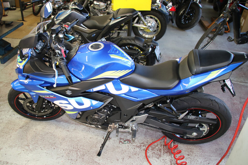 Moto X GmbH - Flamatt - Bern, Freiburg, Motorradhändler - Neuheiten, Umbauten, Reparaturen, Testfahrzeuge, Events, Suzuki, SYM, Zontes, SWM, Moto Guzzi, Peugeot, Veloservice, Abholservice - Werkstatt